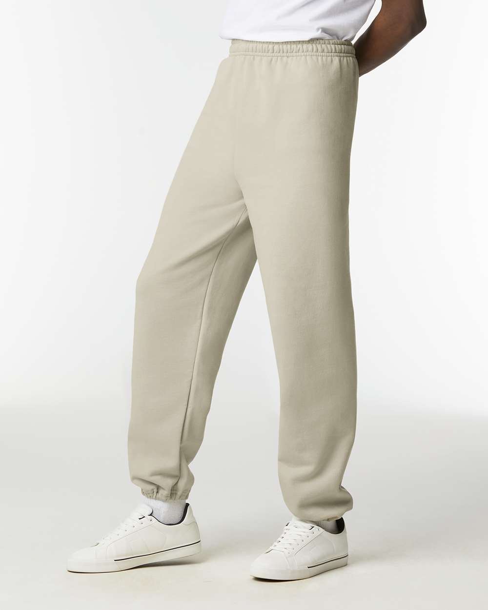 Gildan Unisex Heavy Blend™ Sweatpants - Model Side View