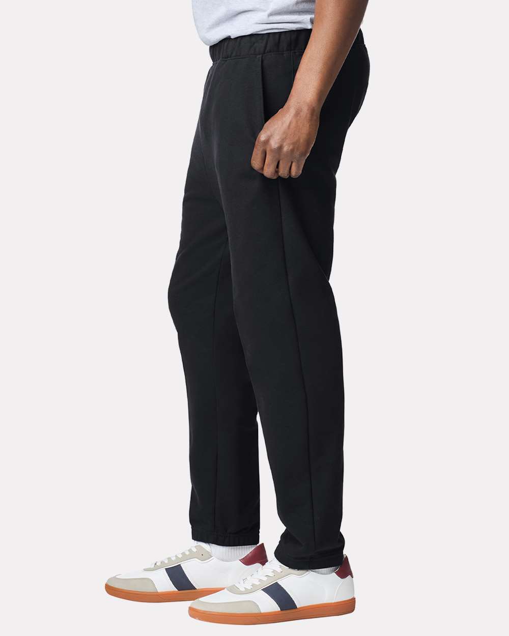 Gildan Unisex Softstyle® Midweight Pocket Sweatpants - Model Side View
